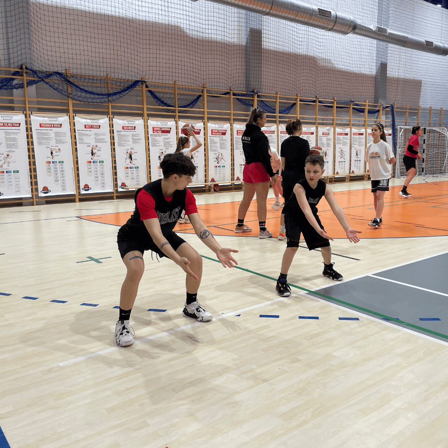 Dziecko uczy trenera